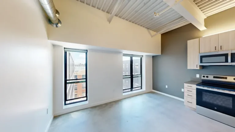 418 East Grand - Inside Unit