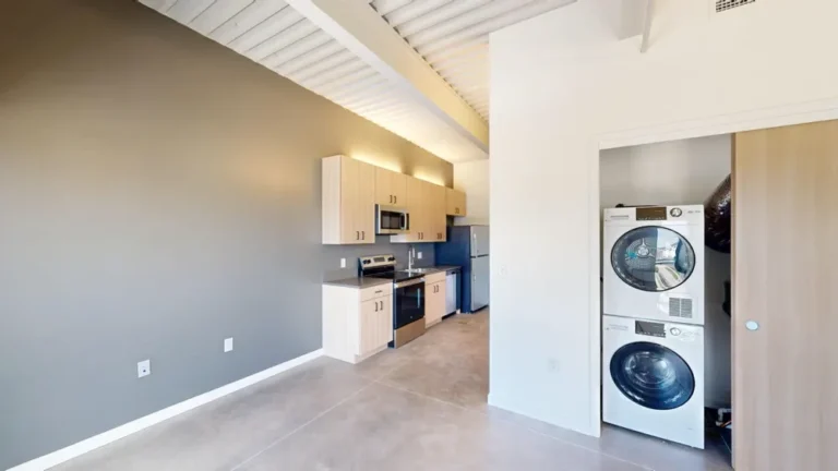 418 East Grand - Inside Unit